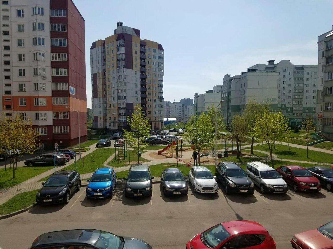 Apartment On Metro Mihalova 明斯克 外观 照片